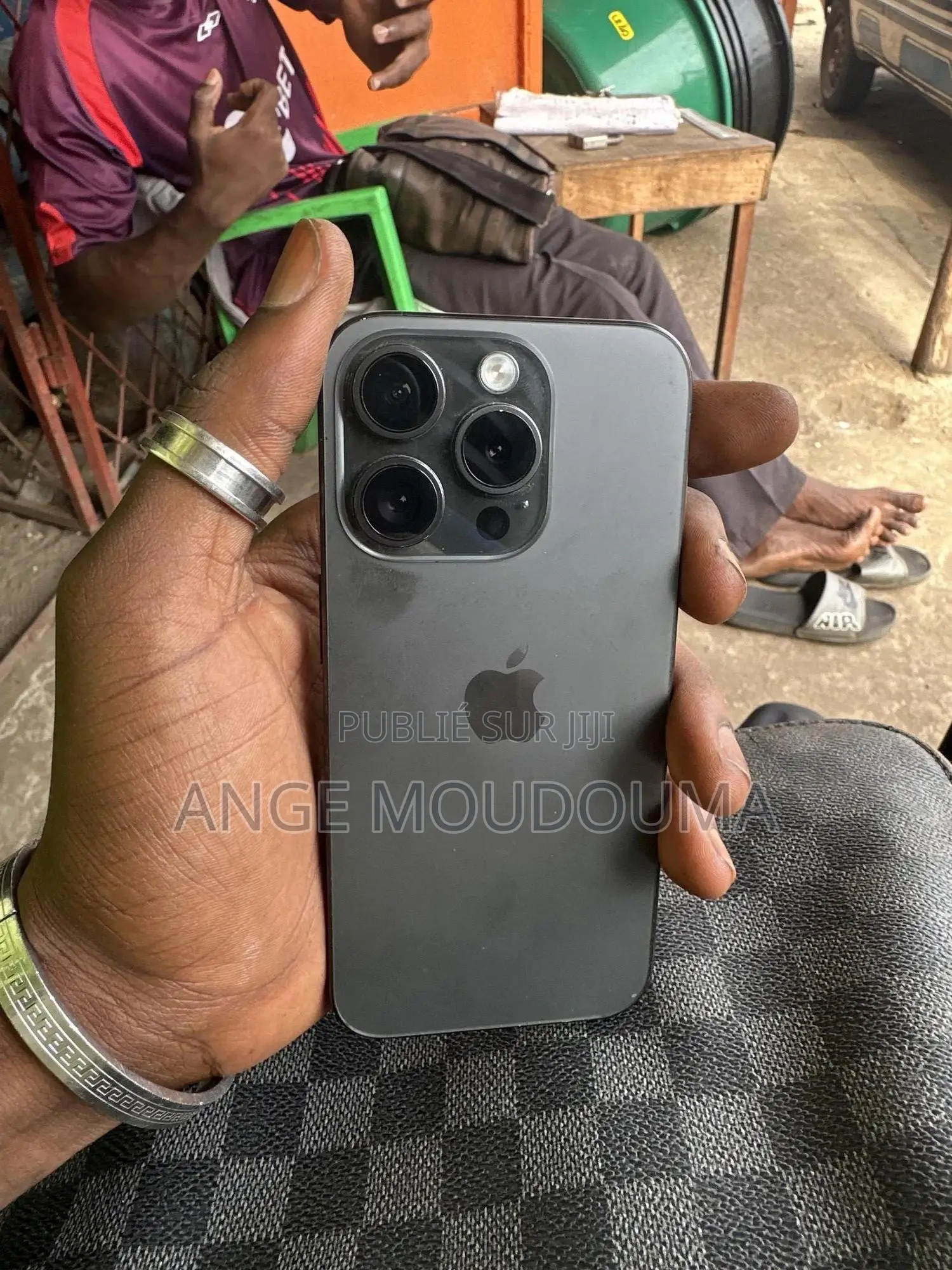 Nouveau Apple iPhone 15 Pro 128 GB Gris