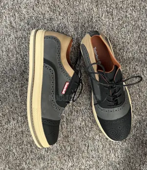 Paire De Chaussures