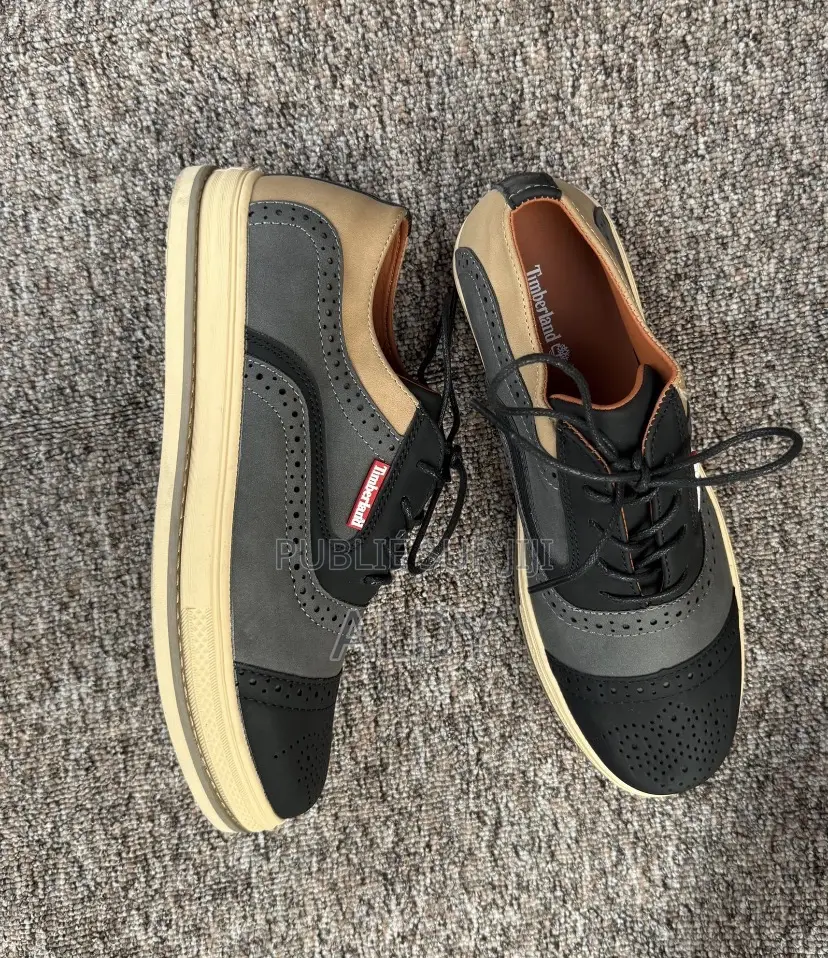 Paire De Chaussures