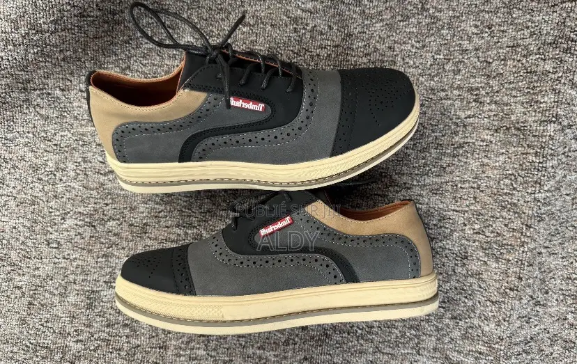 Paire De Chaussures