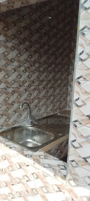 3chbre Appartement dans Brayann, Lumumba à Louer