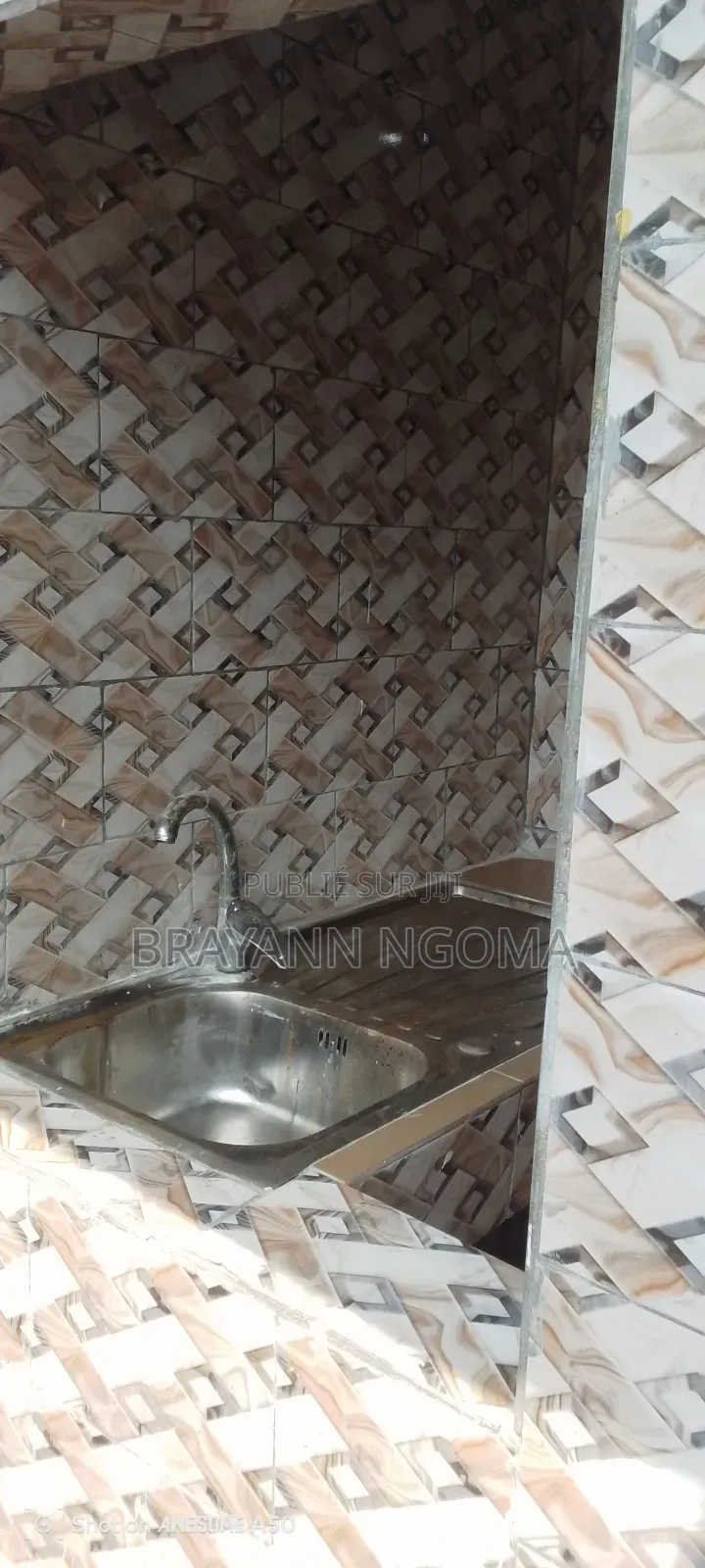 3chbre Appartement dans Brayann, Lumumba à Louer