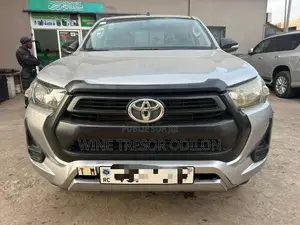 Toyota Hilux Revo Double Cab Deisel 2.4 AWD 2022 Gris