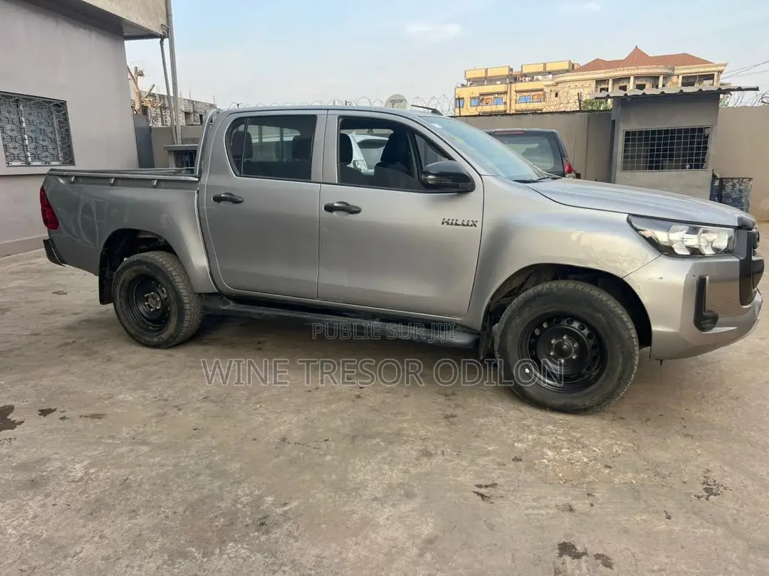 Toyota Hilux Revo Double Cab Deisel 2.4 AWD 2022 Gris