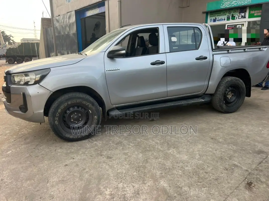 Toyota Hilux Revo Double Cab Deisel 2.4 AWD 2022 Gris
