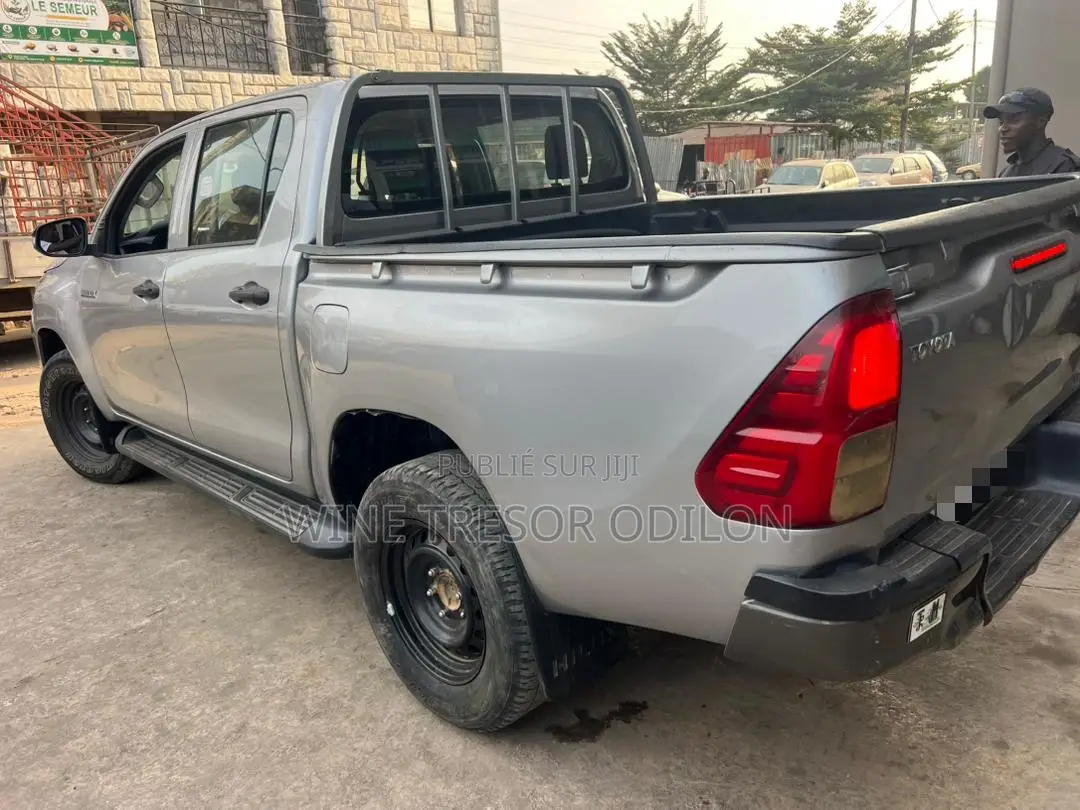 Toyota Hilux Revo Double Cab Deisel 2.4 AWD 2022 Gris