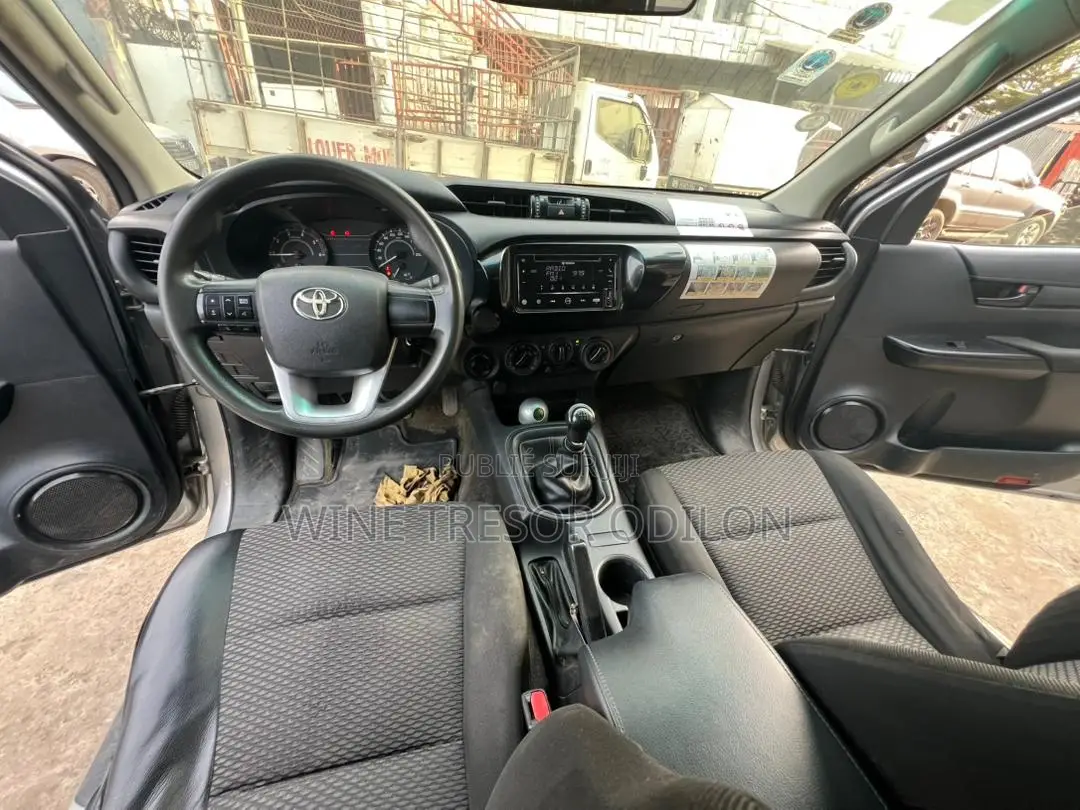 Toyota Hilux Revo Double Cab Deisel 2.4 AWD 2022 Gris