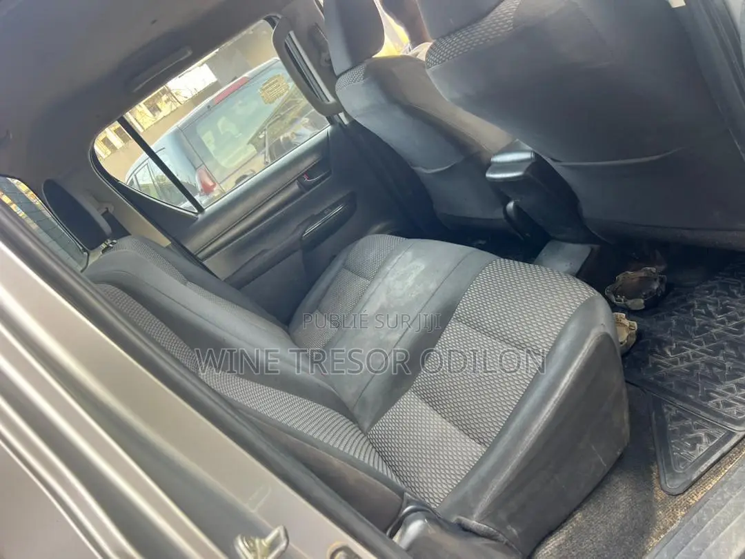 Toyota Hilux Revo Double Cab Deisel 2.4 AWD 2022 Gris