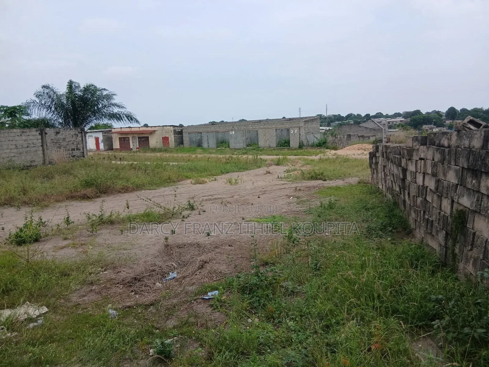Opportunité À Saisir Parcelle À Vendre Quartier Louessi 1