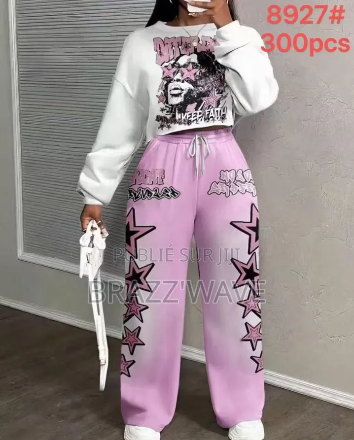 Ensemble 2 Pièces Crop Top Blanc Et Jogger Large Mauve À Étoiles