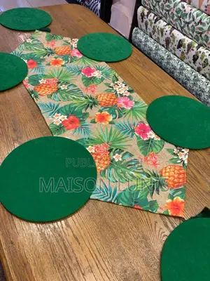 Sets De Table Avec Housse Changeable.