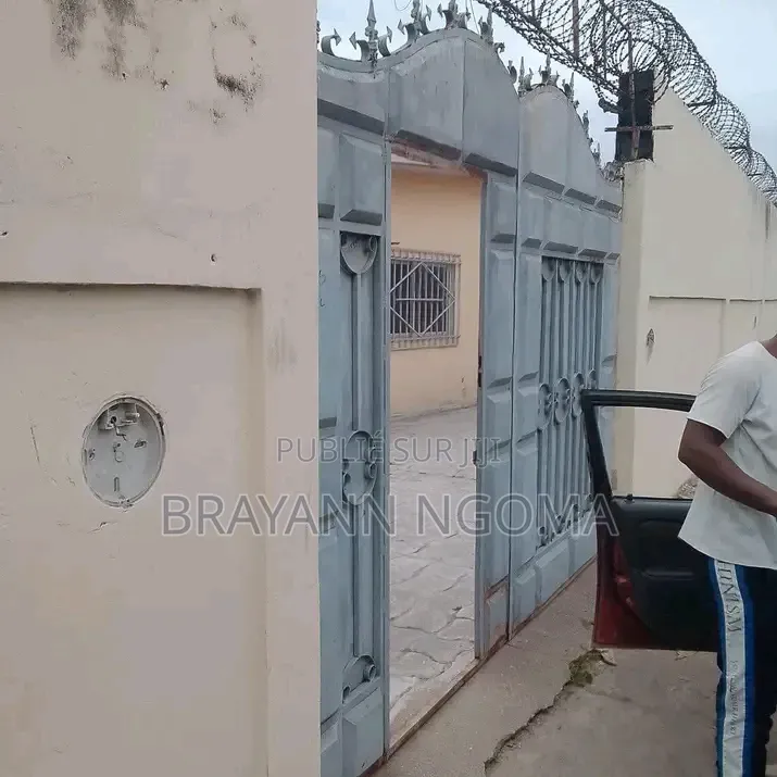 3chbre Villa dans Brayann Ngoma, Loandjili à Vendre