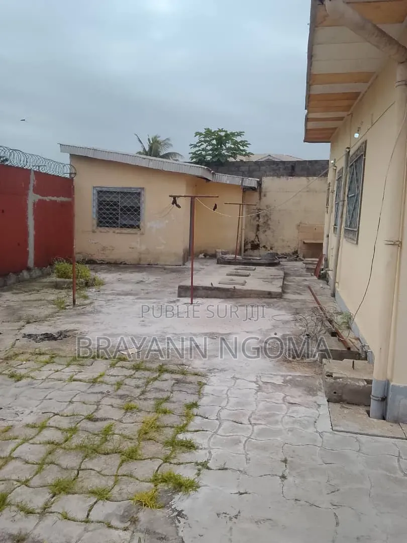 3chbre Villa dans Brayann Ngoma, Loandjili à Vendre