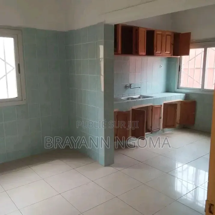 3chbre Villa dans Brayann Ngoma, Loandjili à Vendre