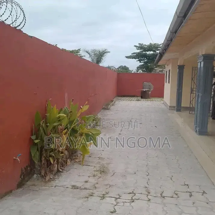 3chbre Villa dans Brayann Ngoma, Loandjili à Vendre