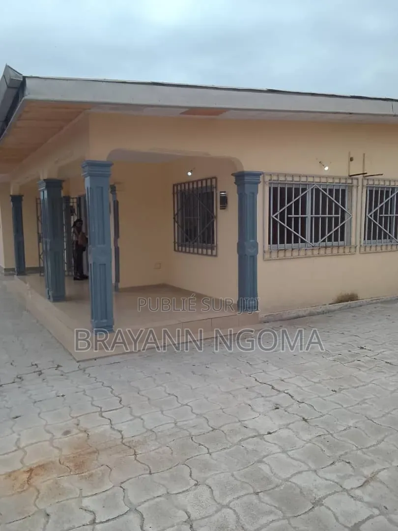 3chbre Villa dans Brayann Ngoma, Loandjili à Vendre