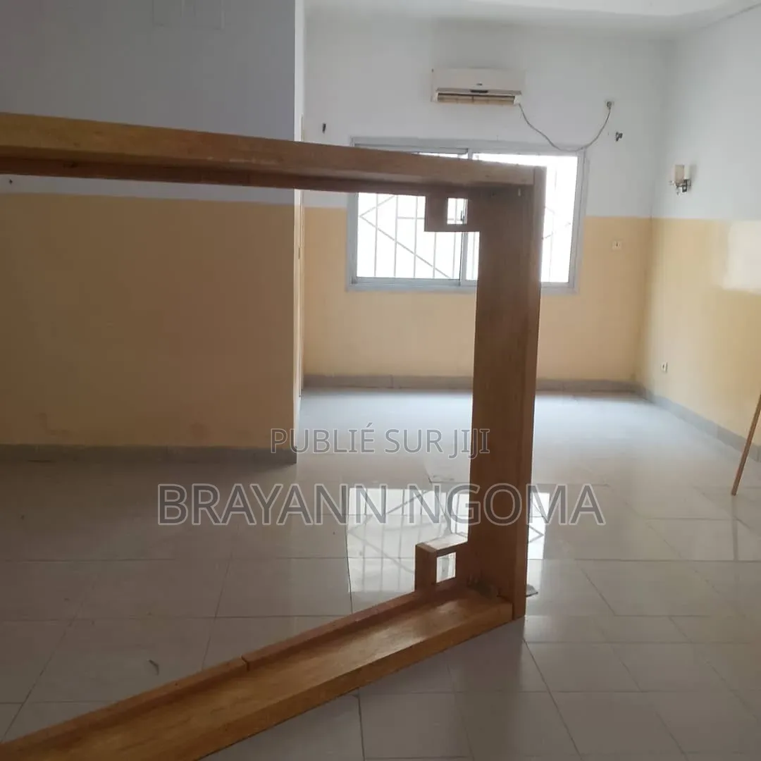 3chbre Villa dans Brayann Ngoma, Loandjili à Vendre
