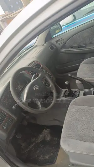 Toyota Avensis 1.6 VVT-i 2000 Gris