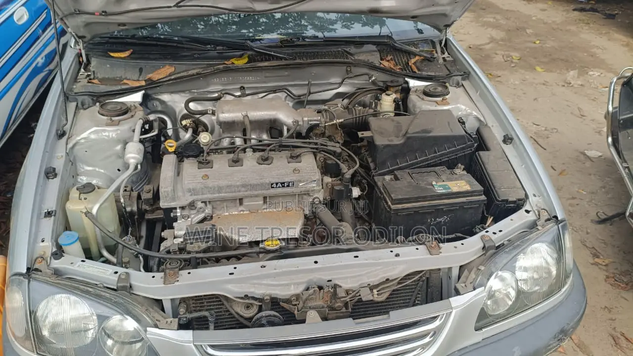 Toyota Avensis 1.6 VVT-i 2000 Gris