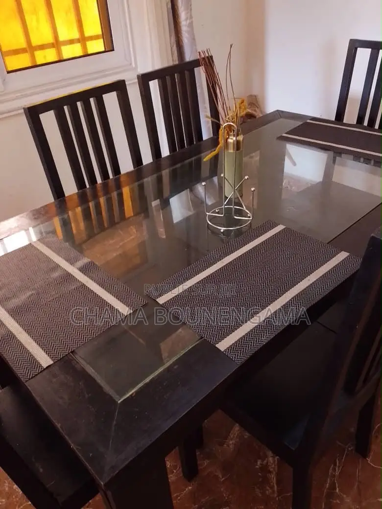 Table À Manger