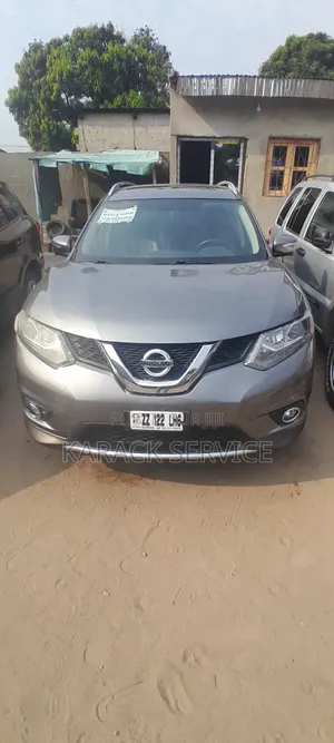 Nissan 1400 2022 Gris