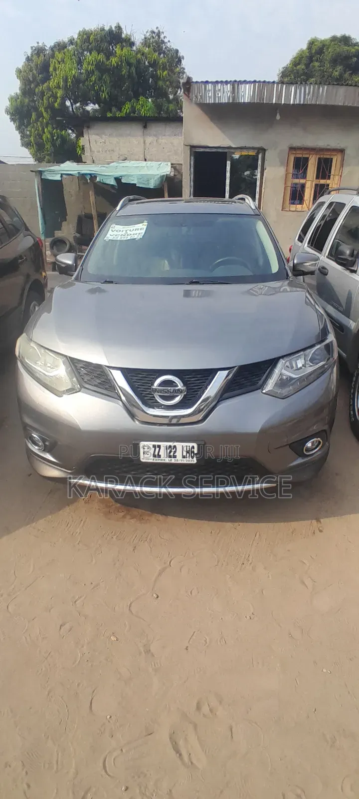 Nissan 1400 2022 Gris