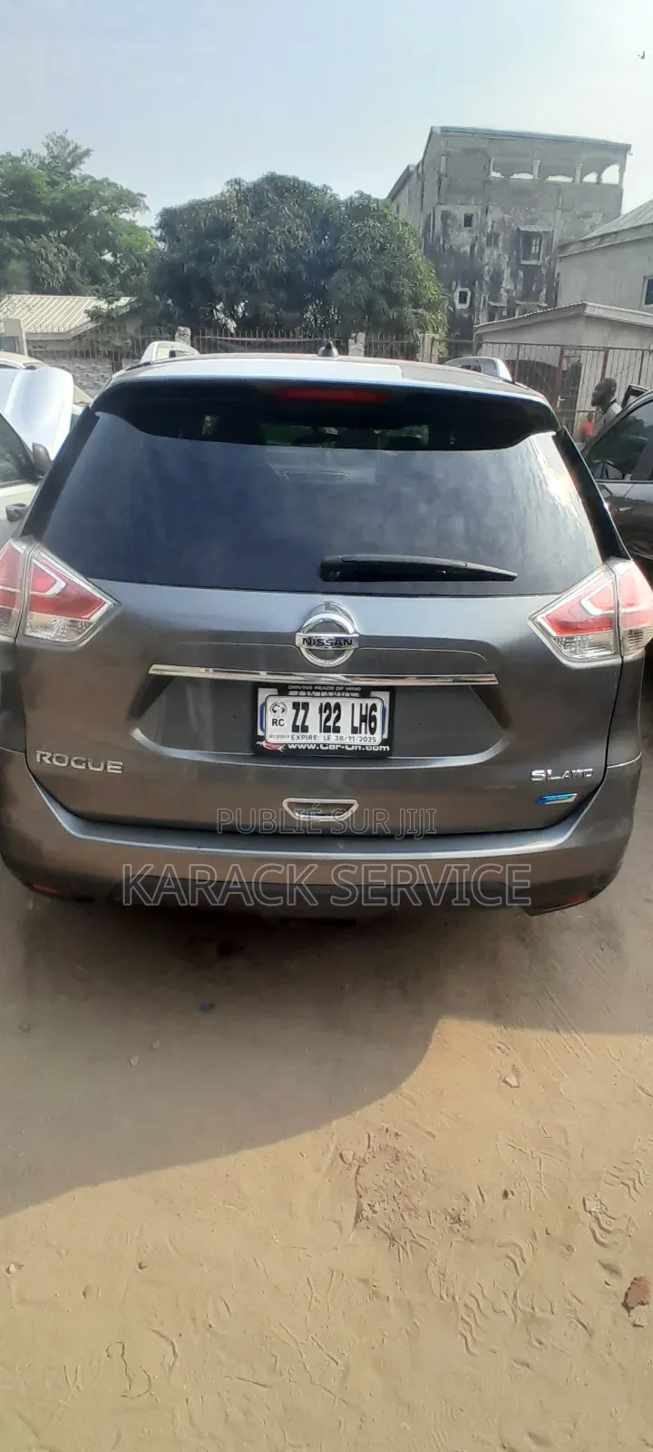 Nissan 1400 2022 Gris