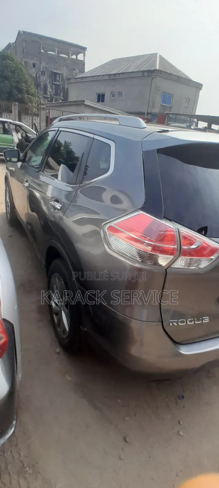 Nissan 1400 2022 Gris