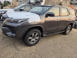Nouveau Toyota Fortuner 2025 Vert