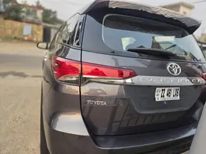 Nouveau Toyota Fortuner 2025 Vert