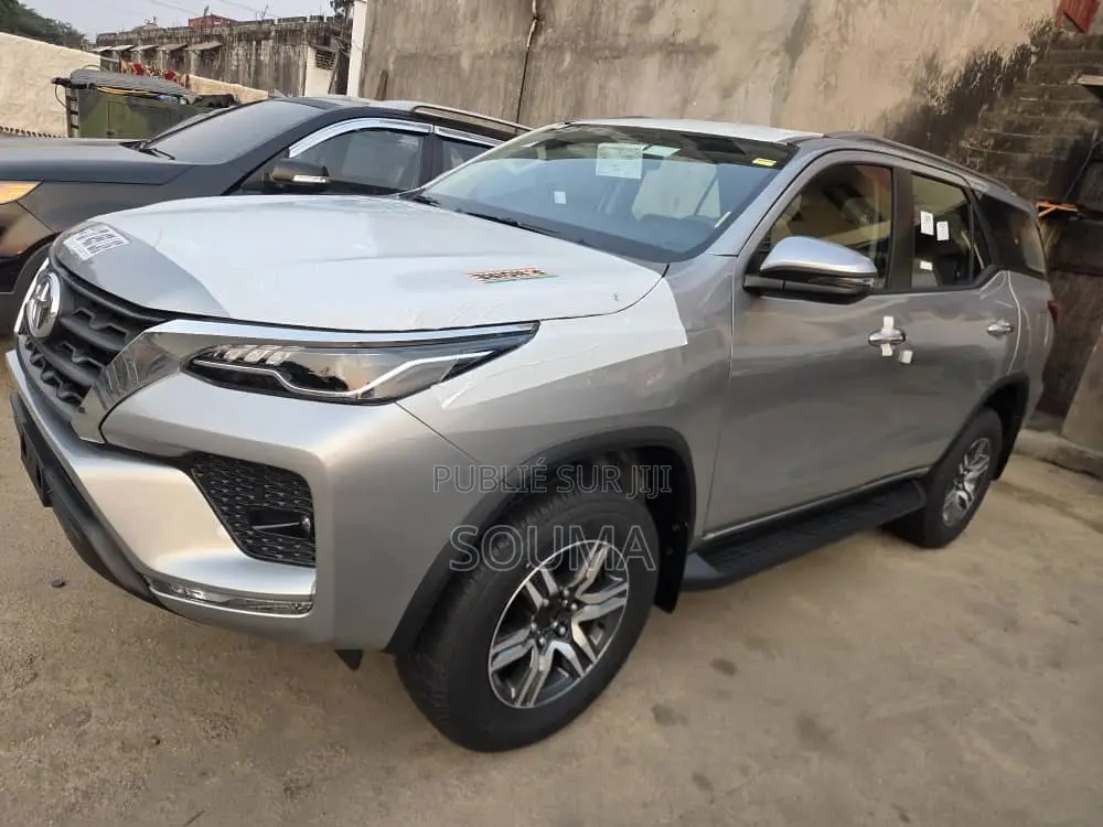 Nouveau Toyota Fortuner 2025 Vert