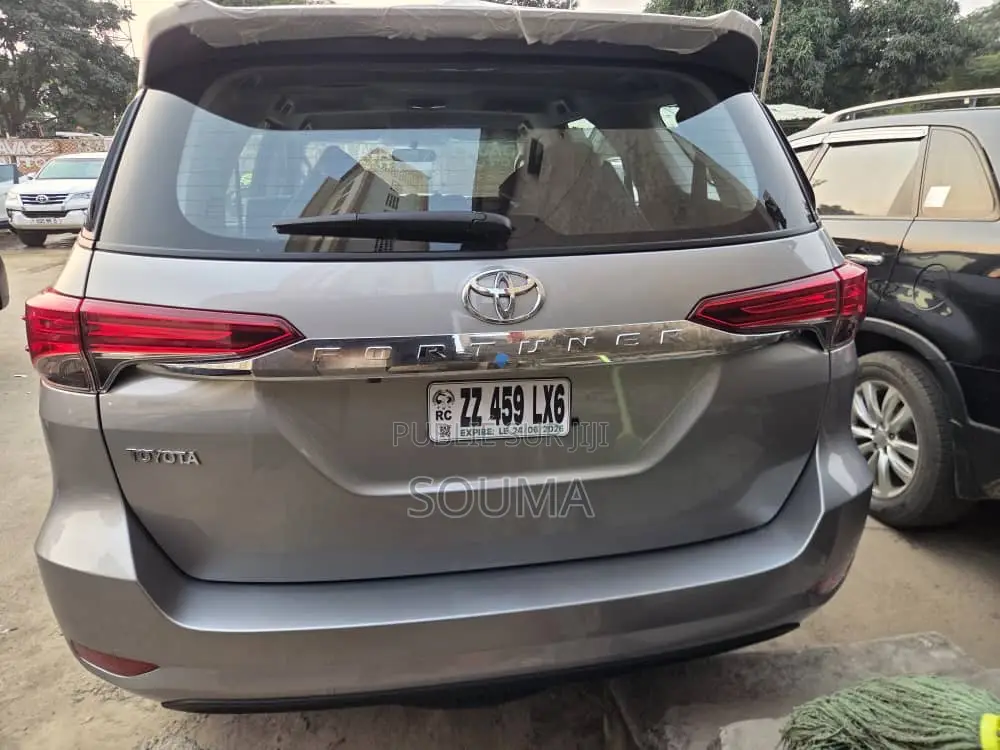 Nouveau Toyota Fortuner 2025 Vert