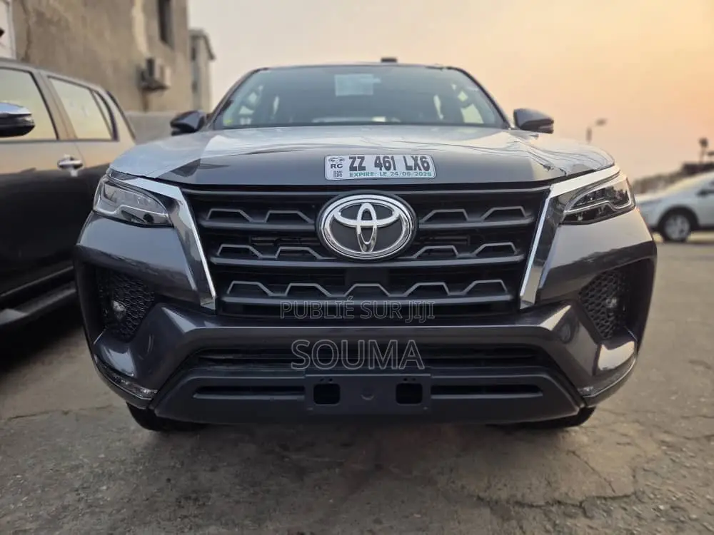 Nouveau Toyota Fortuner 2025 Vert