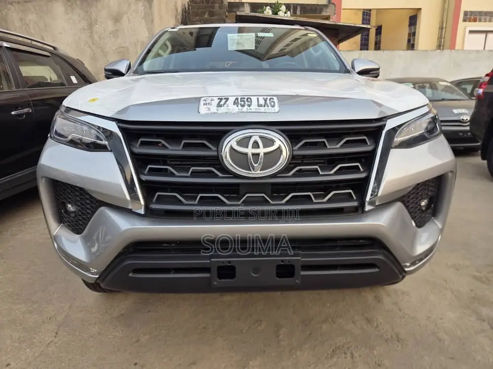 Nouveau Toyota Fortuner 2025 Vert