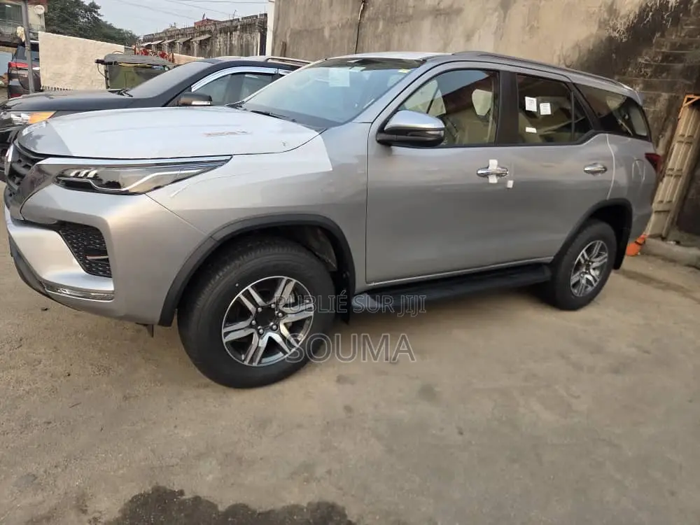 Nouveau Toyota Fortuner 2025 Vert