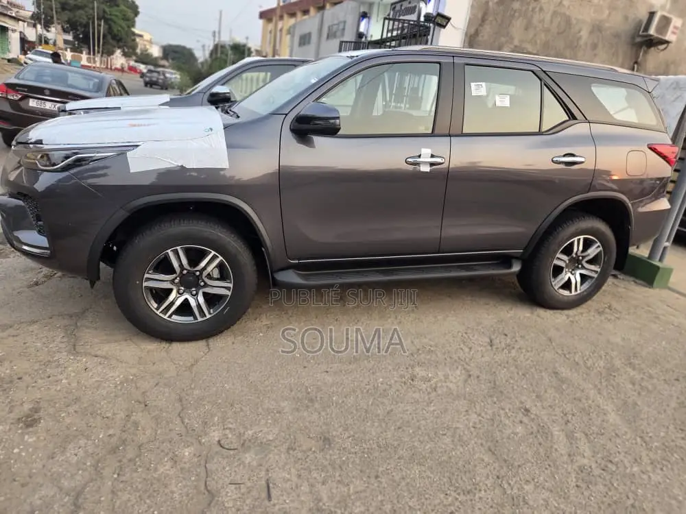 Nouveau Toyota Fortuner 2025 Vert