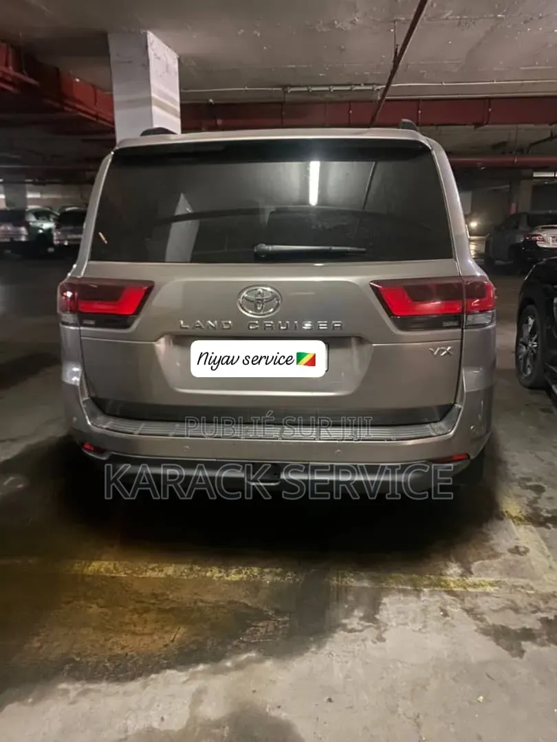 Toyota Land Cruiser 2023 Gris