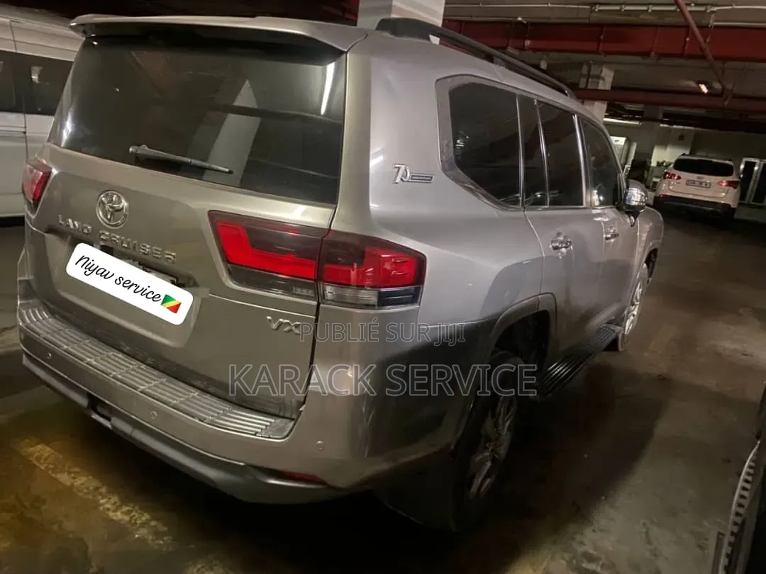Toyota Land Cruiser 2023 Gris