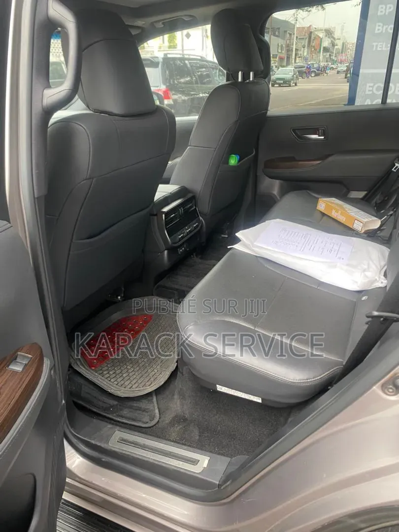 Toyota Land Cruiser 2023 Gris