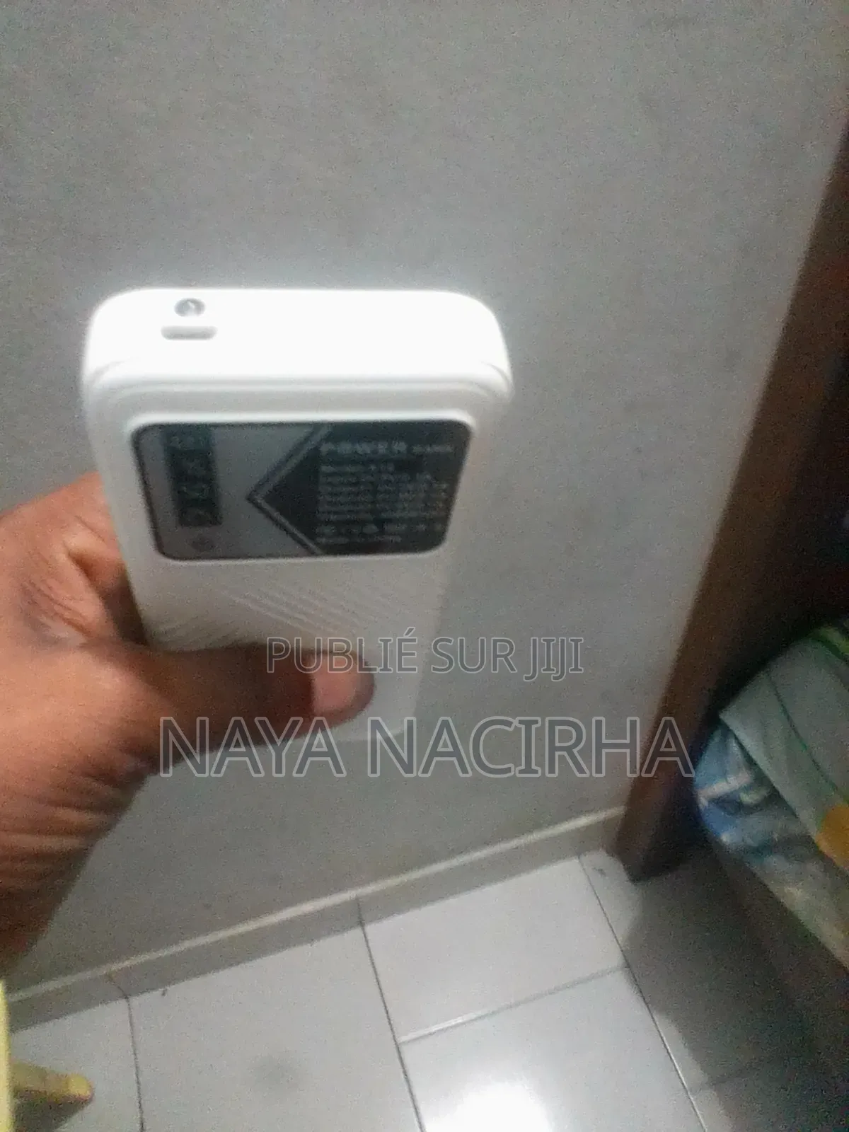 Je Vends Un Onduleur Avec Chargeur À 3000f
