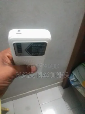 Je Vends Un Onduleur Avec Chargeur À 3000f