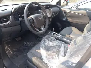 Nouveau Toyota Fortuner 2025 Gris