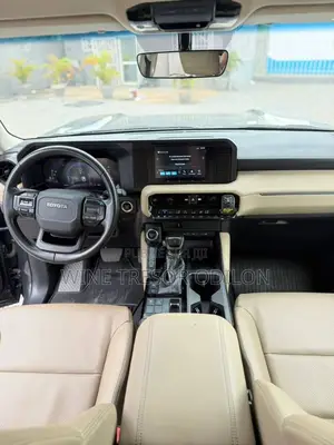 Toyota Land Cruiser LC300 2025 Noir