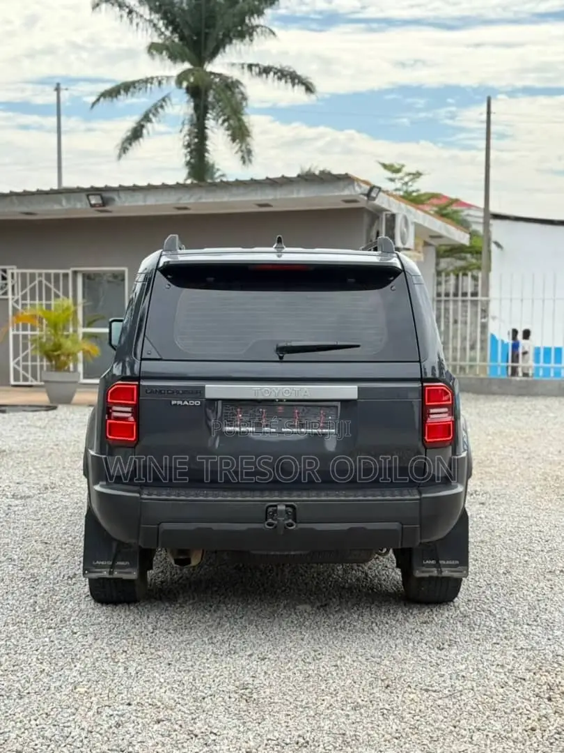 Toyota Land Cruiser LC300 2025 Noir