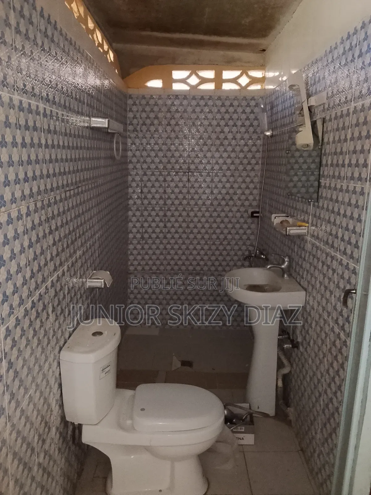 3chbre Maison dans Diaz Immo, Mongo-Mpoukou à Louer