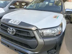 Nouveau Toyota Hilux 2025 Gris