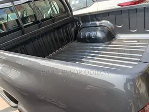 Nouveau Toyota Hilux 2025 Gris