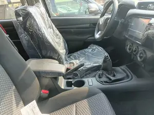 Nouveau Toyota Hilux 2025 Gris
