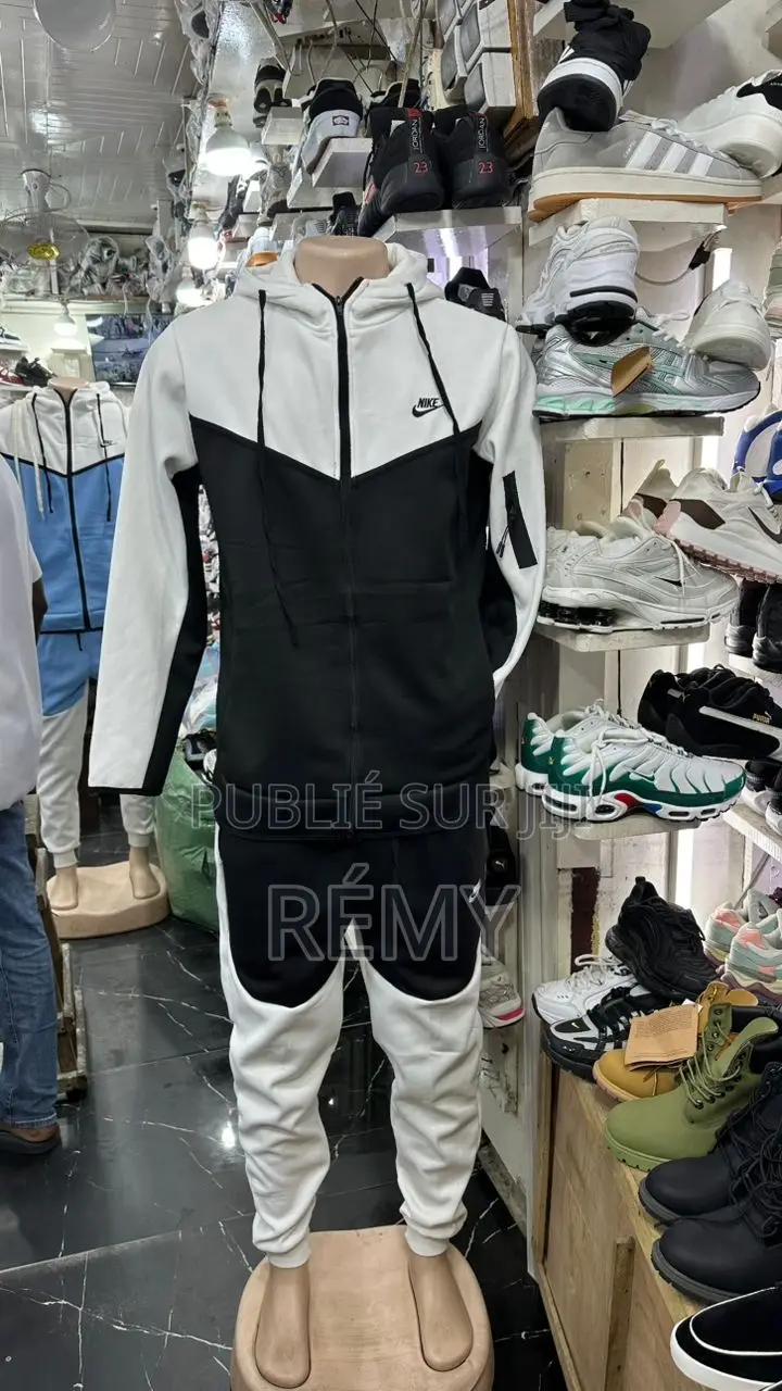 Complet Nike Disponible