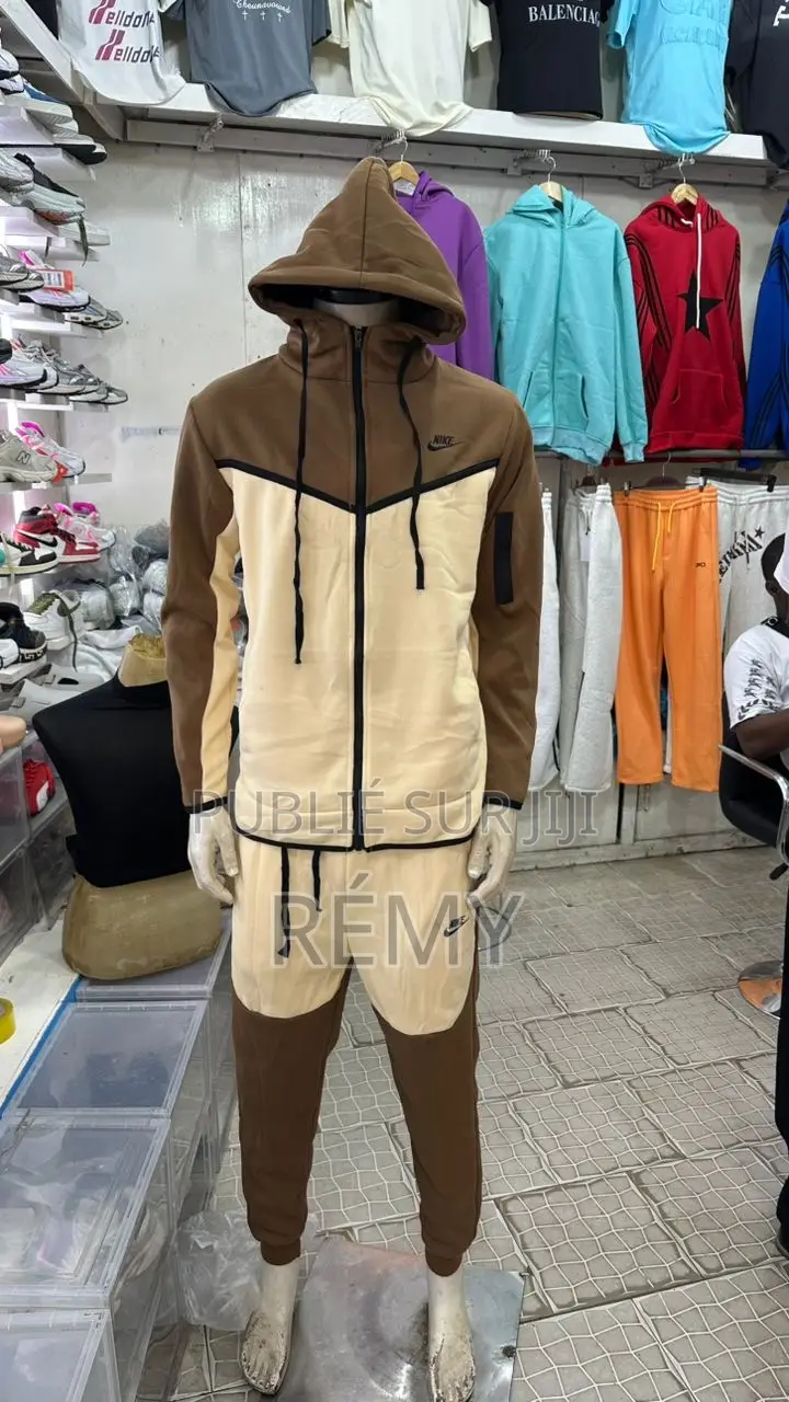 Complet Nike Disponible